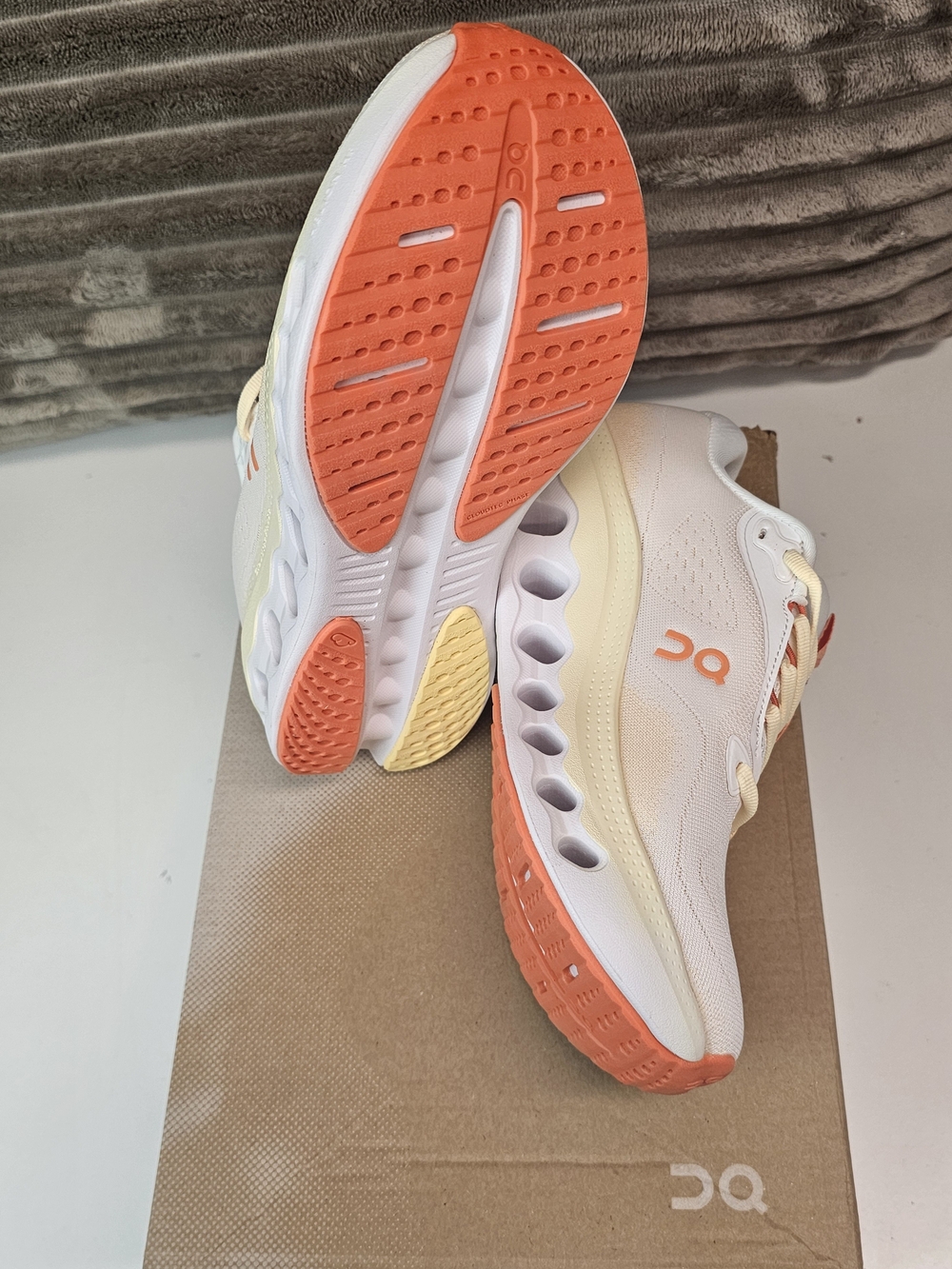 On Running Cloud Surfer Women's Running Shoes Cream with Orange Accents - Picture 7 of 7